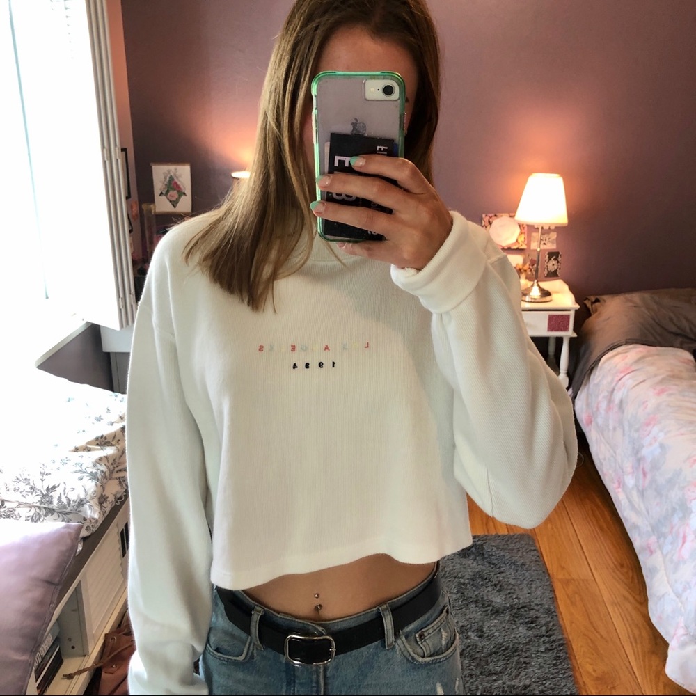 ***SOLD***Super Cute White Cropped Sweater💫 - Picture 1 of 5
